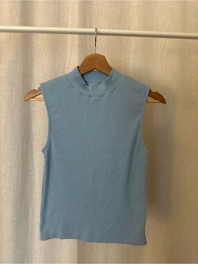 Mock Neck Sleeveless Knit Tee in Light Blue